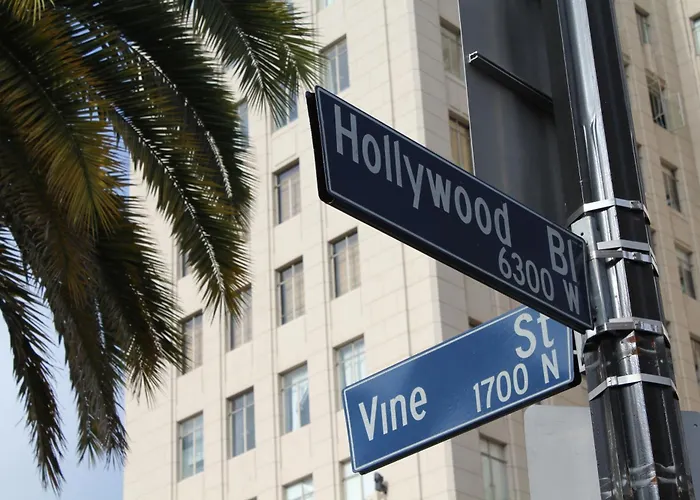 Hollywood House With Parking - Walk To Attractions